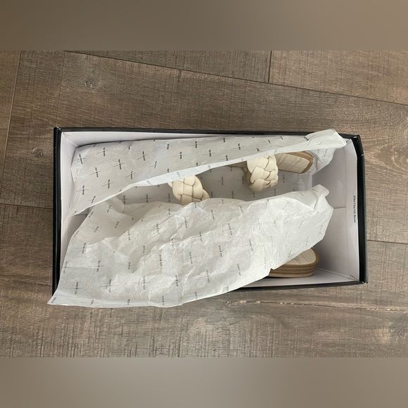 Dolce Vita Indy Braided Sandal Ivory Stella Cream Size 9 - Picture 3 of 6